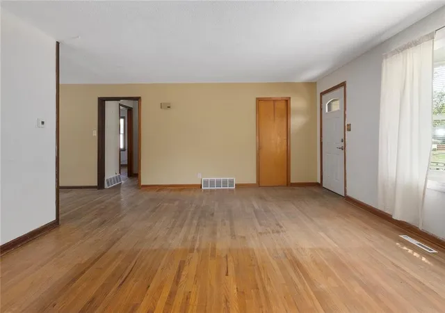 Photo 4 of Single family home for sale at 1804 Cherokee St, Leavenworth, KS 66048 | MLS# 2640746 | Listing updated on 2026-09-19