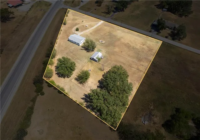 Photo 32 of Single family home for sale at 1685 Cr 3700, Coffeyville, KS 67337 | MLS# 2640749 | Listing updated on 2026-09-08