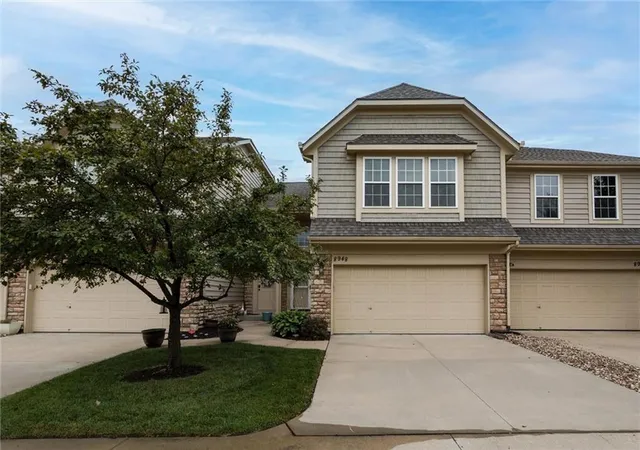 Townhouse for sale at 8948 Inkster St, Lenexa, KS 66227 | MLS# 2640770