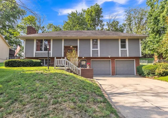 Photo 1 of Single family home for sale at 4404 Rainbow Ct, Saint Joseph, MO 64506 | MLS# 2640777 | Listing updated on 2026-09-23
