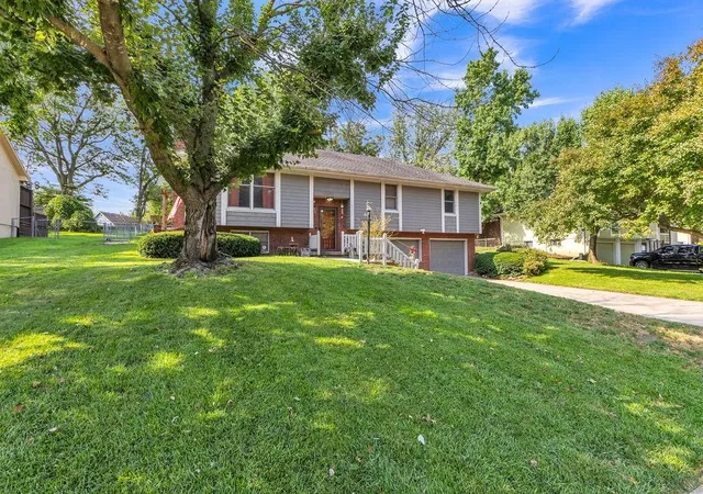 Photo 2 of Single family home for sale at 4404 Rainbow Ct, Saint Joseph, MO 64506 | MLS# 2640777 | Listing updated on 2026-09-23