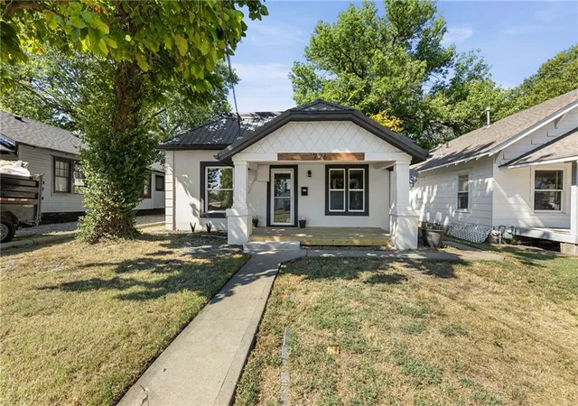 Photo 1 of Single family home for sale at 726 Pacific Ave, Osawatomie, KS 66064 | MLS# 2640780 | Listing updated on 2026-10-01