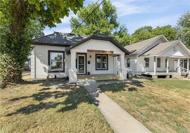 Photo 2 of Single family home for sale at 726 Pacific Ave, Osawatomie, KS 66064 | MLS# 2640780 | Listing updated on 2026-10-01