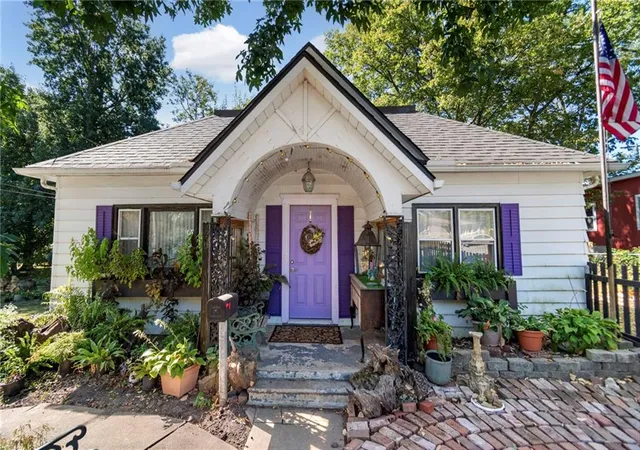 Photo 3 of Sale Pending at 318 Clinton St, Clinton, MO 64735 | MLS# 2640782 | Listing updated on 2026-10-06