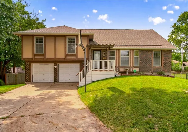 Photo 1 of Sale Pending at 5725 Earnshaw St, Shawnee, KS 66216 | MLS# 2640784 | Listing updated on 2026-09-25