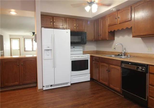 Photo 3 of Townhouse for sale at 128 S Ryans, Saint Joseph, MO 64506 | MLS# 2640785 | Listing updated on 2026-09-28