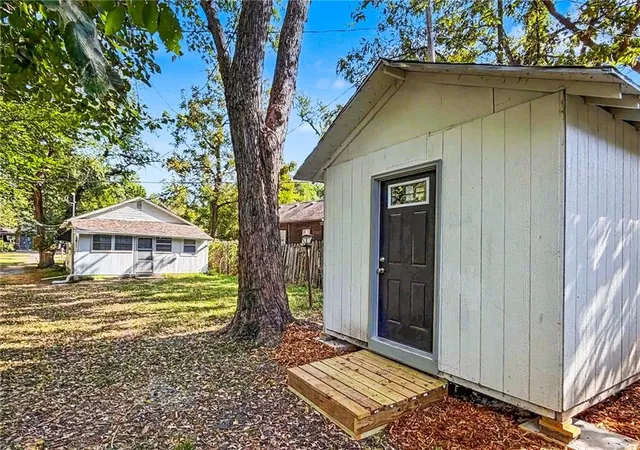 Photo 3 of Single family home for sale at 1308 Oak Hl Ave, Lawrence, KS 66044 | MLS# 2640796 | Listing updated on 2026-10-08