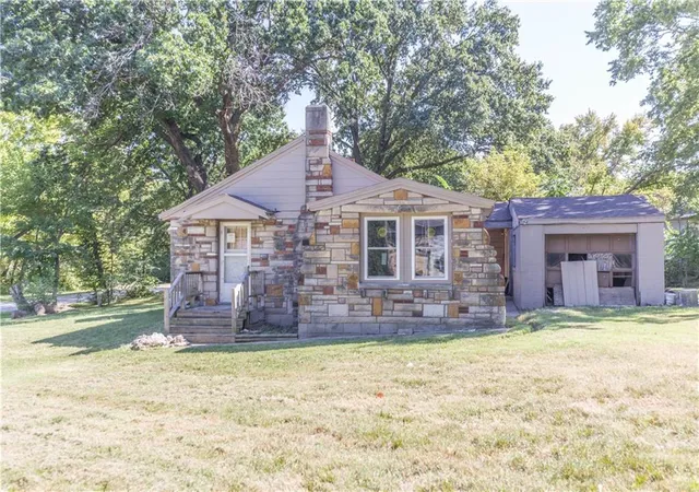 Single family home for sale at 4415 August Ln, Kansas City, KS 66106 | MLS# 2640803