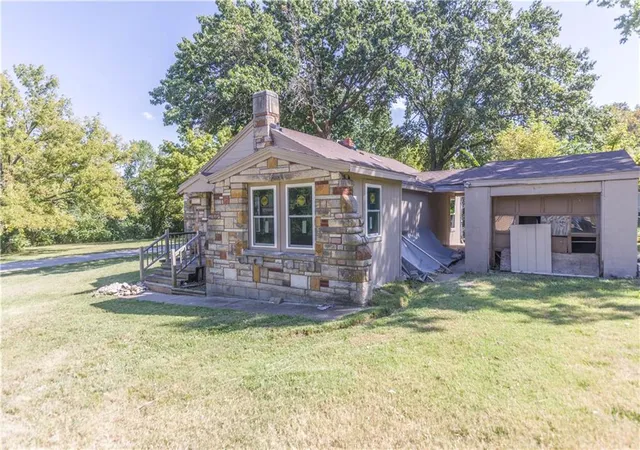 Photo 2 of Single family home for sale at 4415 August Ln, Kansas City, KS 66106 | MLS# 2640803 | Listing updated on 2026-09-07