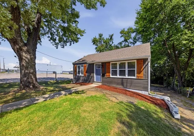 Photo 2 of Single family home for sale at 3513 Elmwood Ave, Kansas City, MO 64128 | MLS# 2640806 | Listing updated on 2026-09-07