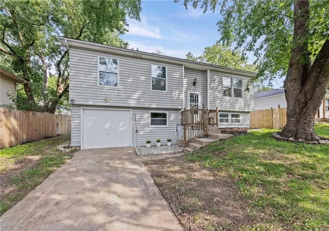 Photo 3 of Single family home for sale at 108 W Mcdonald St, Edgerton, KS 66021 | MLS# 2640809 | Listing updated on 2026-10-06