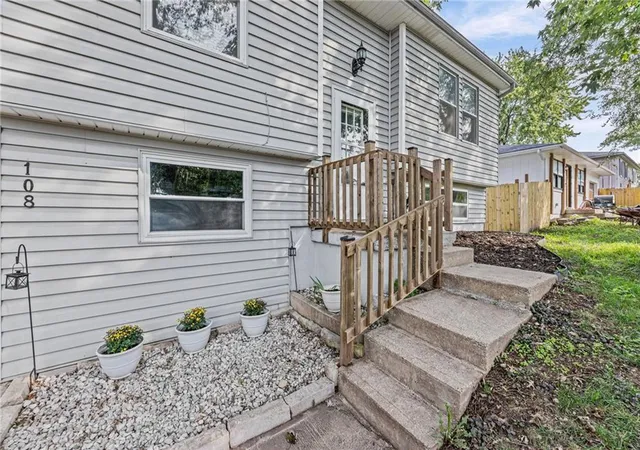 Photo 4 of Single family home for sale at 108 W Mcdonald St, Edgerton, KS 66021 | MLS# 2640809 | Listing updated on 2026-10-06