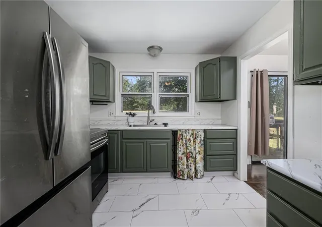 Photo 3 of Single family home for sale at 3217 Westwood Ct, Topeka, KS 66614 | MLS# 2640814 | Listing updated on 2026-10-05