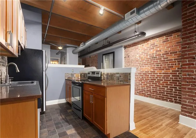 Photo 3 of Condo for sale at 700 Broadway Blvd #401, Kansas City, MO 64105 | MLS# 2640826 | Listing updated on 2026-10-01