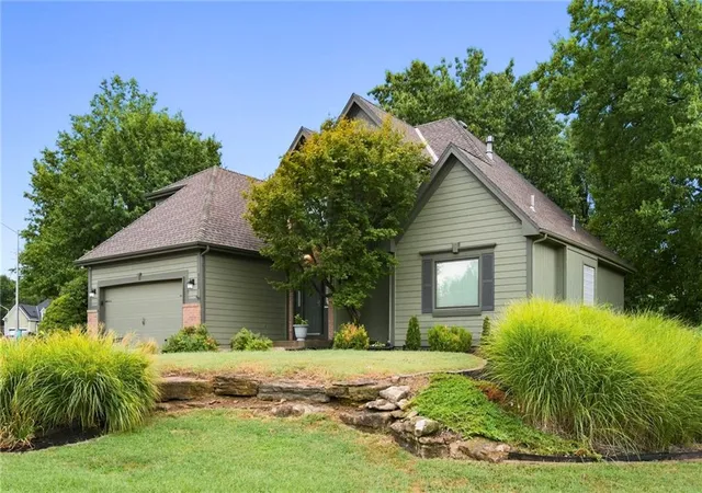 Single family home for sale at 8625 N Dawn Ave, Kansas City, MO 64154 | MLS# 2640834 | Listing updated on 2026-09-26