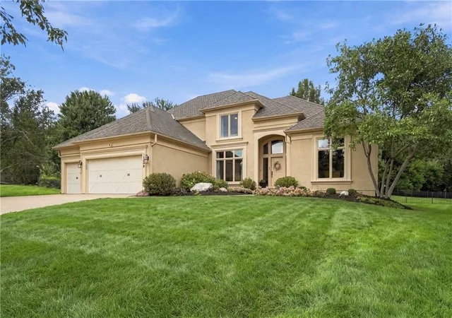 Photo 3 of Sale Pending at 15040 Sherwood St, Overland Park, KS 66224 | MLS# 2640841 | Listing updated on 2026-09-29