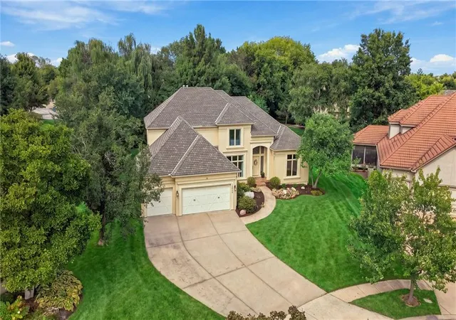 Photo 3 of Sale Pending at 15040 Sherwood St, Overland Park, KS 66224 | MLS# 2640841 | Listing updated on 2026-09-29