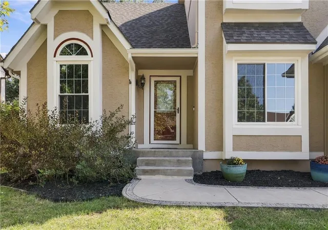 Photo 3 of Single family home for sale at 1237 E Meadow Ln, Olathe, KS 66062 | MLS# 2640842 | Listing updated on 2026-09-30