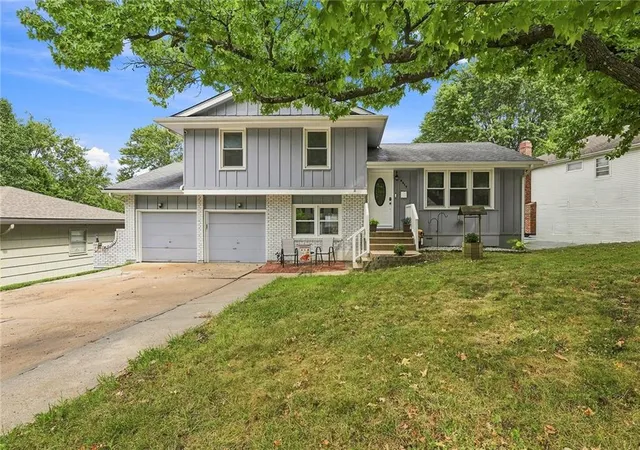 Photo 1 of Sale Pending at 8517 Evanston Ave, Raytown, MO 64138 | MLS# 2640843 | Listing updated on 2026-09-26
