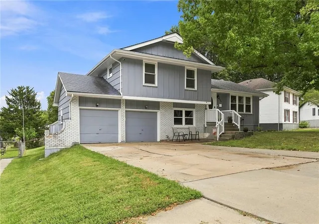 Photo 2 of Sale Pending at 8517 Evanston Ave, Raytown, MO 64138 | MLS# 2640843 | Listing updated on 2026-09-26