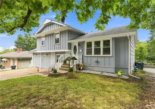 Photo 3 of Sale Pending at 8517 Evanston Ave, Raytown, MO 64138 | MLS# 2640843 | Listing updated on 2026-09-26