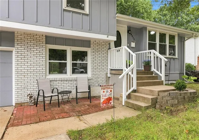 Photo 3 of Sale Pending at 8517 Evanston Ave, Raytown, MO 64138 | MLS# 2640843 | Listing updated on 2026-09-26