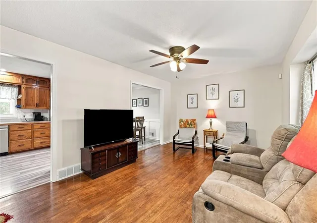 Photo 4 of Sale Pending at 8517 Evanston Ave, Raytown, MO 64138 | MLS# 2640843 | Listing updated on 2026-09-26