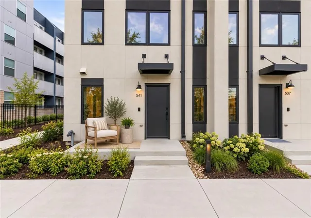 Photo 1 of Condo for sale at 541 E 19th Street, Kansas City, MO 64108 | MLS# 2640846 | Listing updated on 2026-10-07