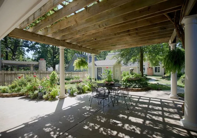 Photo 4 of Sale Pending at 5516 Fairway Rd, Fairway, KS 66205 | MLS# 2640847 | Listing updated on 2026-10-21