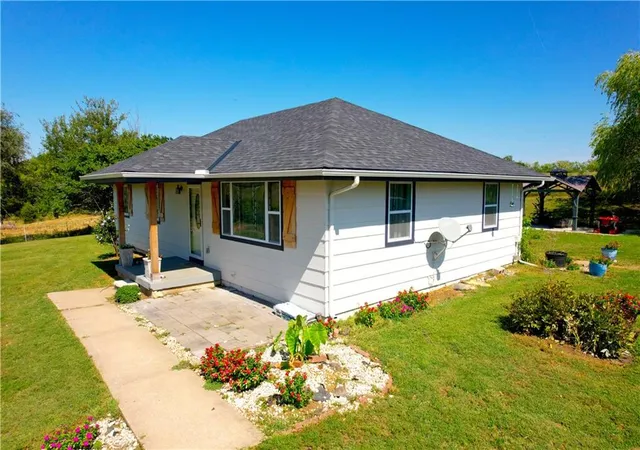 Photo 4 of Single family home for sale at 15625 Washington School Rd, Excelsior Springs, MO 64024 | MLS# 2640849 | Listing updated on 2026-10-03