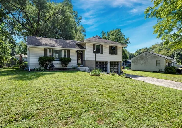 Photo 2 of Sale Pending at 3421 N Chelsea Ave, Kansas City, MO 64117 | MLS# 2640856 | Listing updated on 2026-09-14