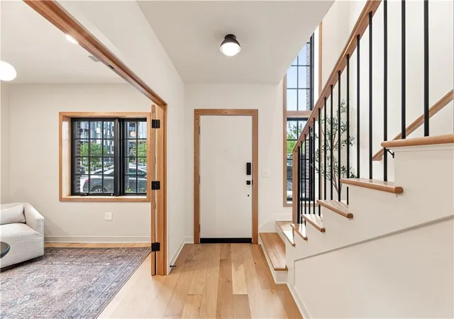 Photo 3 of Townhouse for sale at 533 E 19th Street, Kansas City, MO 64108 | MLS# 2640866 | Listing updated on 2026-09-18