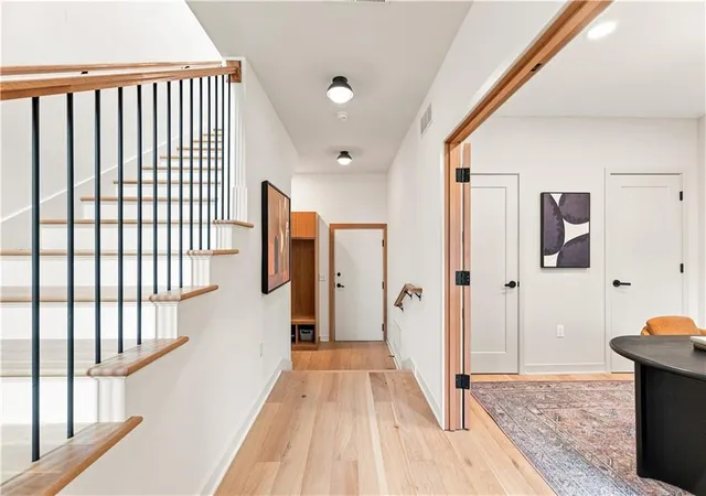 Photo 3 of Townhouse for sale at 533 E 19th Street, Kansas City, MO 64108 | MLS# 2640866 | Listing updated on 2026-09-18