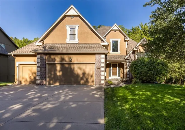 Single family home for sale at 9031 N Manning Ave, Kansas City, MO 64157 | MLS# 2640870