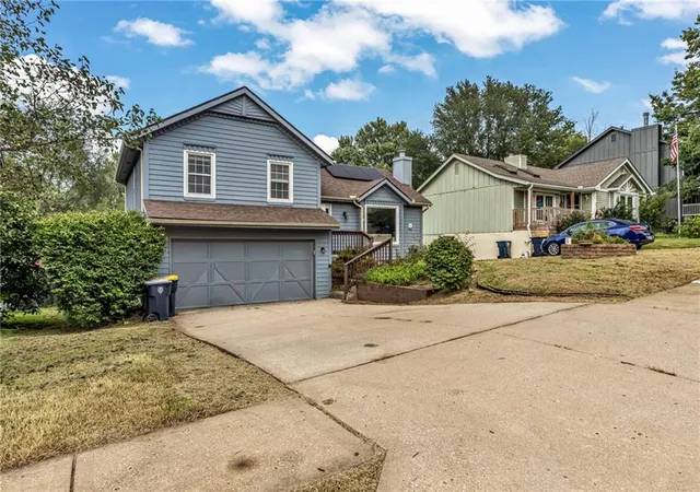 Photo 2 of Single family home for sale at 516 Nw 80th Terrace, Kansas City, MO 64118 | MLS# 2640871 | Listing updated on 2026-10-06
