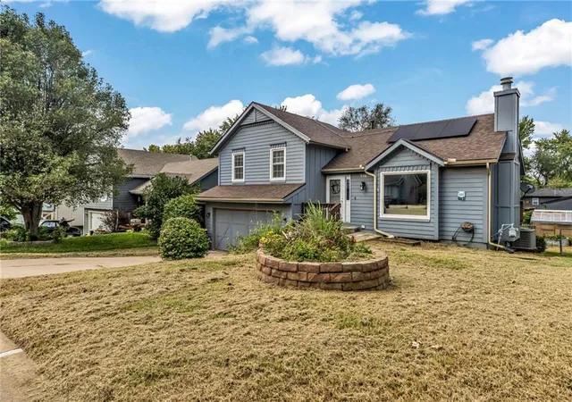 Photo 3 of Single family home for sale at 516 Nw 80th Terrace, Kansas City, MO 64118 | MLS# 2640871 | Listing updated on 2026-10-06