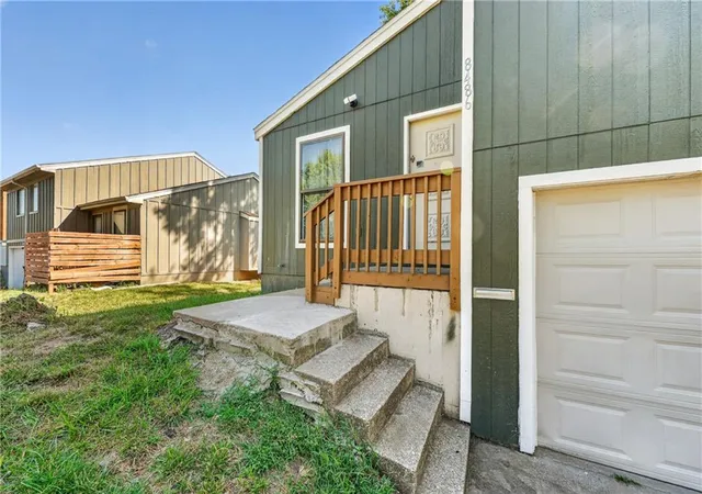 Photo 3 of House for sale at 8484 Lane Dr, Raytown, MO 64138 | MLS# 2640886 | Listing updated on 2026-09-16
