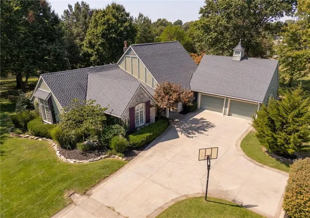 Photo 3 of Single family home for sale at 615 W Willow Ln, Ottawa, KS 66067 | MLS# 2640888 | Listing updated on 2026-09-17