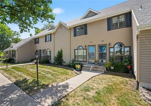 Photo 1 of Townhouse for sale at 214 Stonebridge Ln, Smithville, MO 64089 | MLS# 2640892 | Listing updated on 2026-09-21