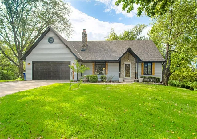 Single family home for sale at 6655 Oak Ridge Dr, Shawnee, KS 66217 | MLS# 2640893