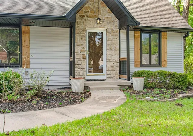 Photo 1 of Single family home for sale at 6655 Oak Ridge Dr, Shawnee, KS 66217 | MLS# 2640893 | Listing updated on 2026-10-06