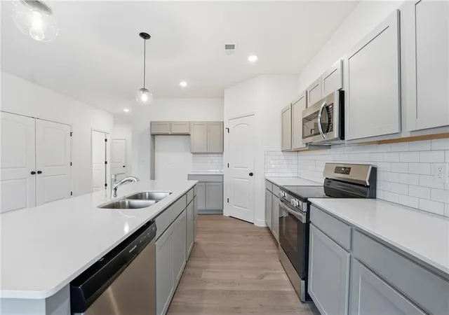 Photo 2 of Single family home for sale at 20533 Millview Rd, Spring Hill, KS 66083 | MLS# 2640898 | Listing updated on 2026-09-08