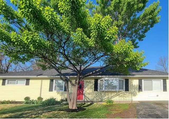 Single family home for sale at 11316 Lewis Ave, Kansas City, MO 64134 | MLS# 2640900