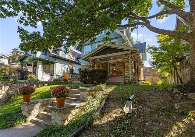 Photo 3 of Sale Pending at 3835 Harrison Blvd, Kansas City, MO 64109 | MLS# 2640916 | Listing updated on 2026-10-06