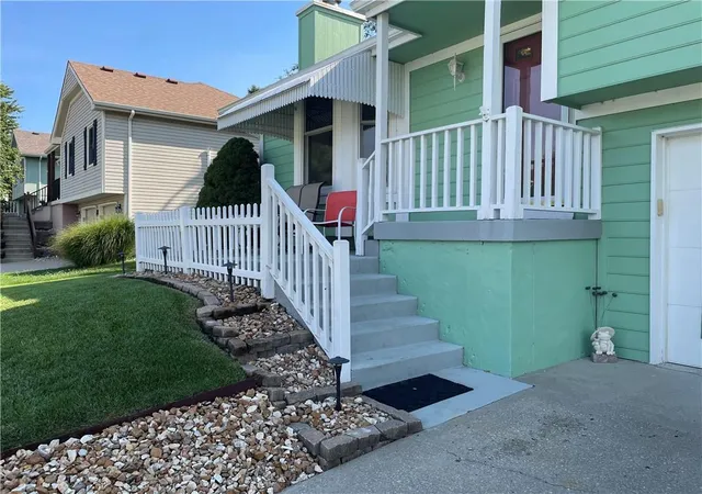 Photo 2 of Single family home for sale at 6527 Sioux Dr, Parkville, MO 64152 | MLS# 2640917 | Listing updated on 2026-09-16