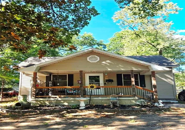 Photo 1 of Sale Pending at 804 W 3rd Street, Pittsburg, KS 66762 | MLS# 2640918 | Listing updated on 2026-09-19