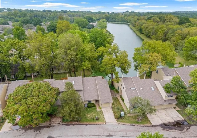 Photo 3 of Townhouse for sale at 12325 Charlotte St, Kansas City, MO 64146 | MLS# 2640920 | Listing updated on 2026-10-06