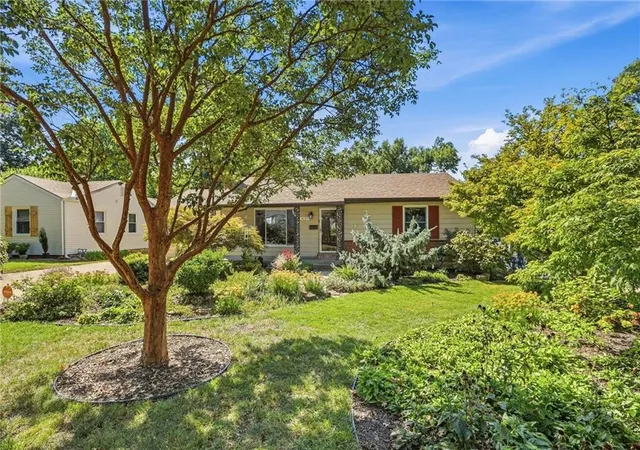 Photo 2 of Sale Pending at 4127 W 54th Street, Roeland Park, KS 66205 | MLS# 2640925 | Listing updated on 2026-10-01
