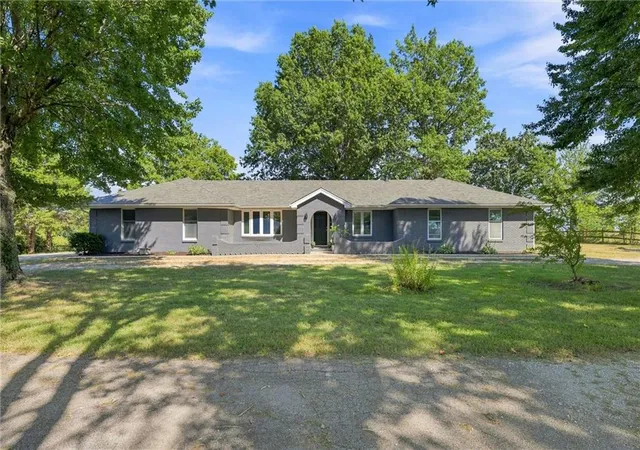 Photo 2 of Single family home for sale at 16413 Quinn Rd, Smithville, MO 64089 | MLS# 2640934 | Listing updated on 2026-09-24
