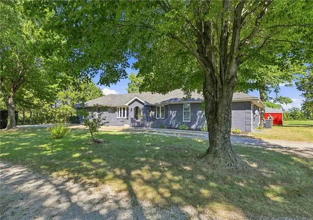 Photo 3 of Single family home for sale at 16413 Quinn Rd, Smithville, MO 64089 | MLS# 2640934 | Listing updated on 2026-09-24